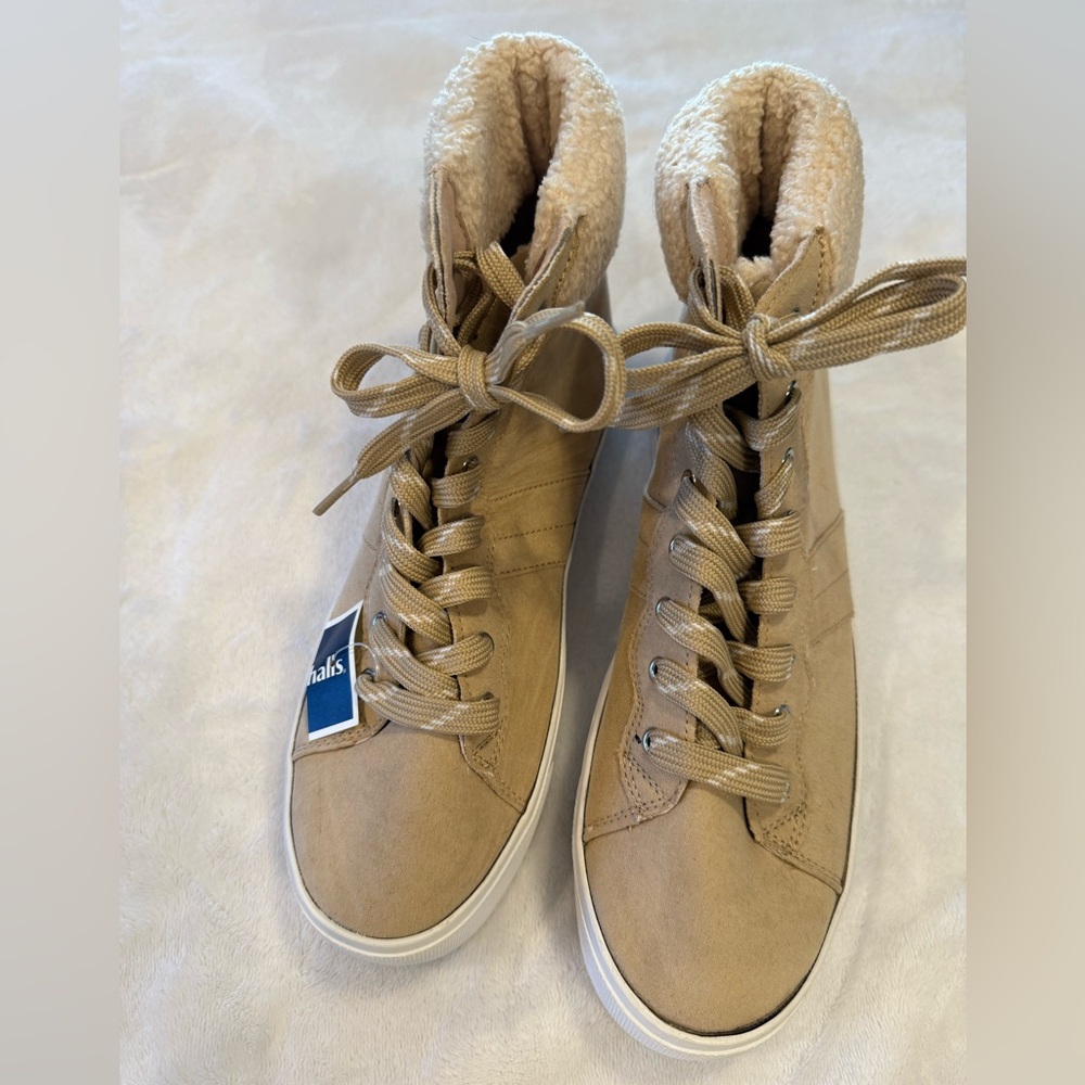 Marc Fisher tan sneaker boots with a Faux Fur Lining lace up white sole SZ 10M